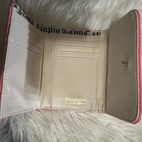 NWT Juicy Couture Faux Leather Quilted Wallet - Picture 7 of 9